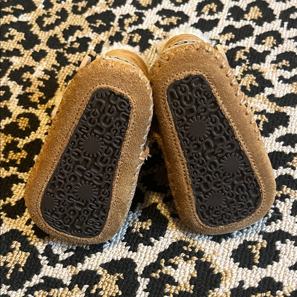 UGG Tan Infant Boots with Cream Fur - Picture 5 of 6